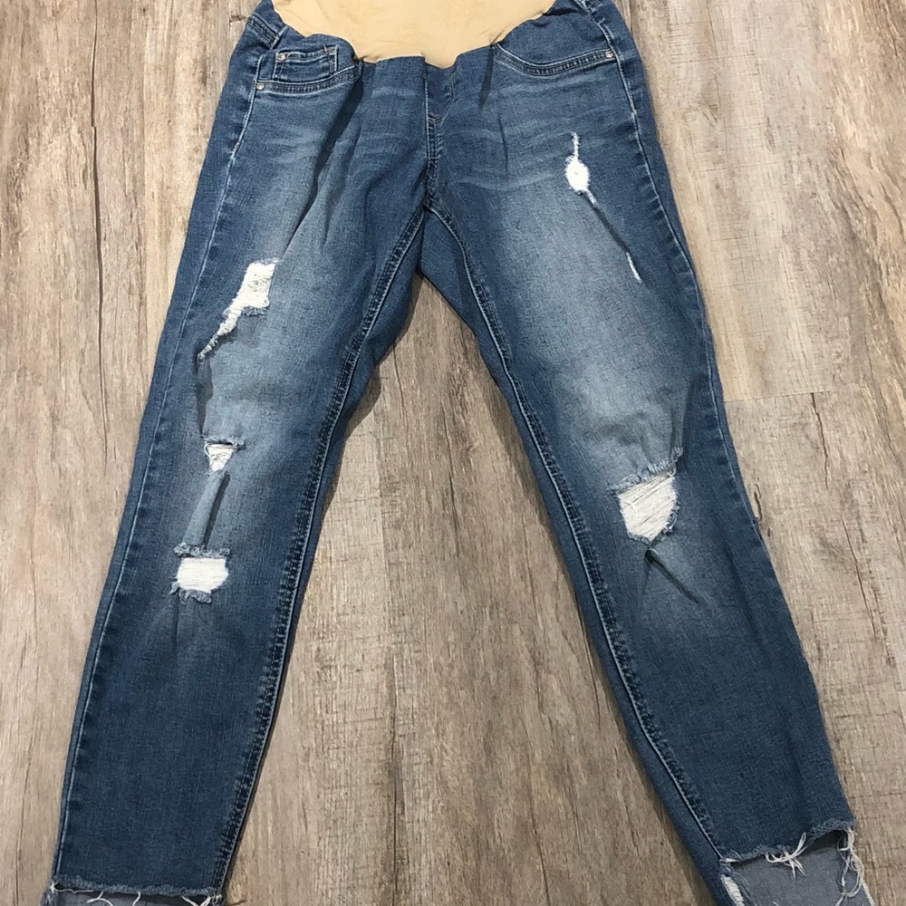 Jessica Simpson Maternity Distressed Jeans Size Small. Extremely Comfortable.
